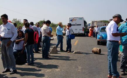 Sección 22 bloquea siete puntos del Istmo de Tehuantepec