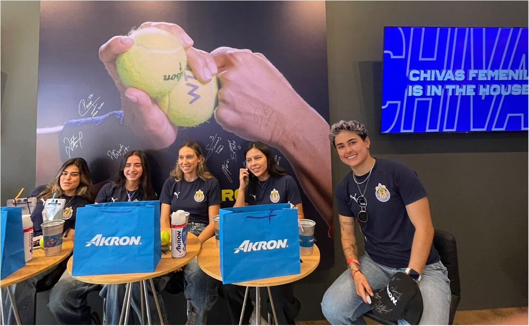 FOTO: MIGUEL FLORES / EL UNIVERSAL - Guadalajara Open 2025: Chivas Femenil protagoniza firma de autógrafos; regala un momento de alegría a la afición rojiblanca