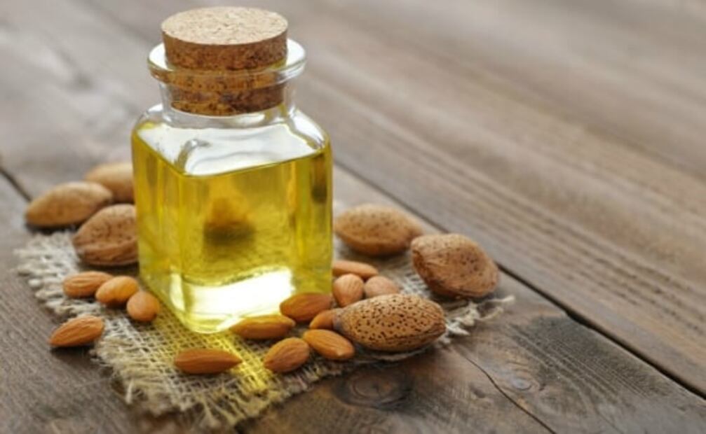 Para qué sirve realmente el aceite de almendras en las pestañas 