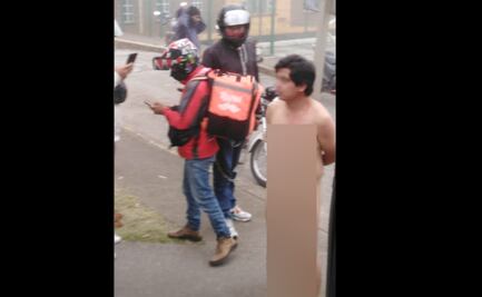 Repartidores de app desnudan y amarran en un poste a presunto asaltante
