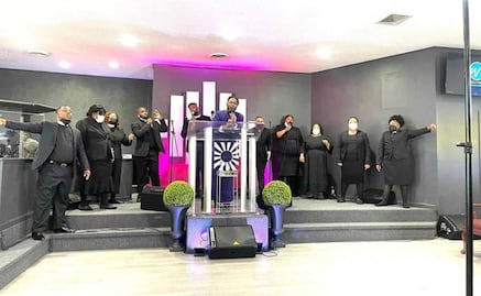 “¿No valgo Prada, no valgo Gucci?”: Pastor regaña a feligreses por no darle regalos caros