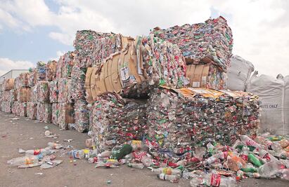 PET, materia prima para playeras, casas, aulas, lentes, pinturas...