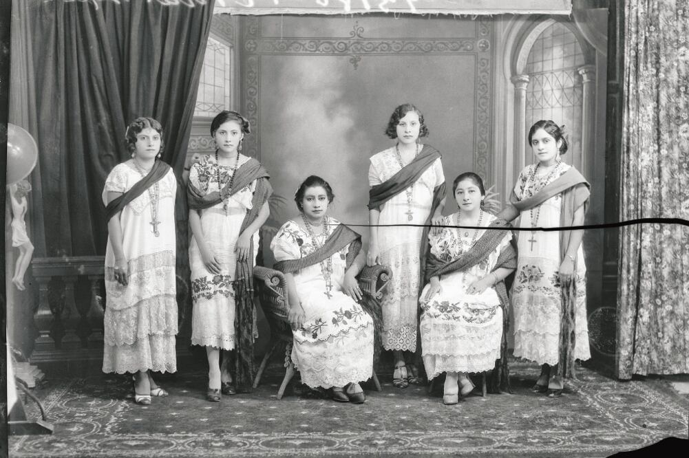 Diferentes aspectos de la vida social fueron capturados por Pedro Guerra Jordán y Pedro Guerra Aguilar. Sin título, FPG, Col. FPG-UADY, ca. 1930 (3A05280) (TOMADAS DEL LIBRO “FOTOGRAFÍA ARTÍSTICA GUERRA)