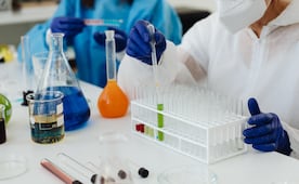 Alerta por los “químicos eternos”: Nueva York demanda a 3M, DuPont y otras empresas por riesgos para la salud