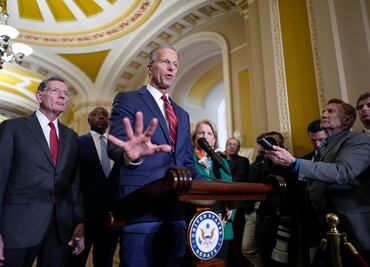 Senado de EU aprueba plan de recortes fiscales y de gasto de Trump tras sesión nocturna; pasa a la Cámara de Representantes