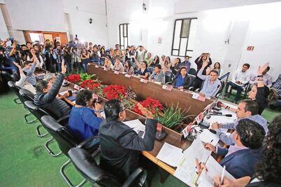 'Revientan' última sesión de Cabildo por feria