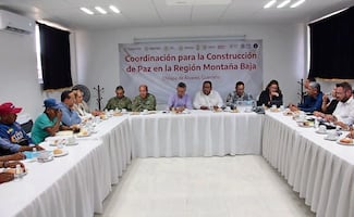 Nueve alcaldes dejan mesa para construcción de la paz en la entidad