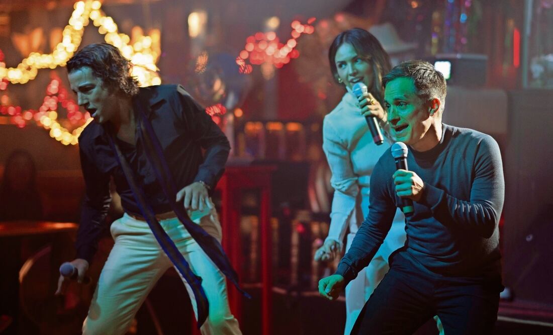 Luna interpreta a un hombre obsesionado con mantener su juventud, quien es el apoderado de un boxeador (García Bernal). Foto: Disney+