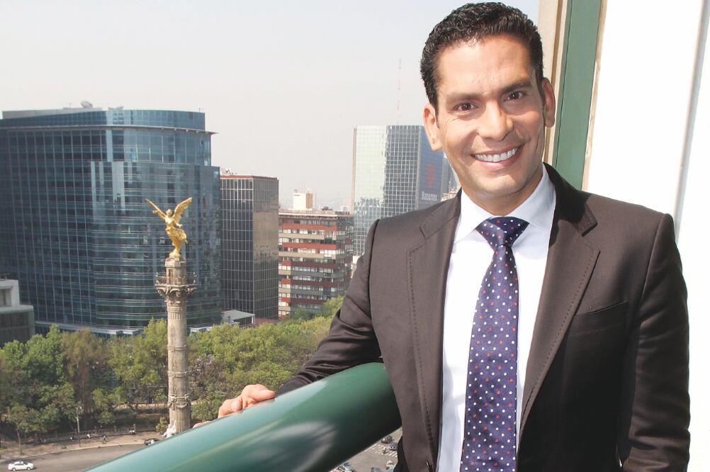 El presentador de CNN, quien recién obtuvo la medalla de Honor del Senado de la República de Chile, alista un libro y grabará en México en marzo (AGUSTÍN SALINAS. EL UNIVERSAL)