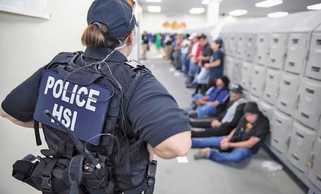 Los agentes del Servicio de Control de Inmigración y Aduanas (ICE) durante un operativo. Foto: EFE