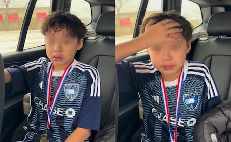Niño rompe en llanto en partido de futbol en EU tras comentario: “Me dijo que Trump me atraparía”. VIDEO
