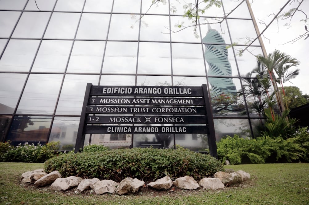 Los Panama Papers, que implican al despacho Mossack Fonseca, apuntan a una posible colusión de dos de los principales jugadores en el mercado de distribución de medicamentos en México, Nadro y Marzam (ARNULFO FRANCO. AP)