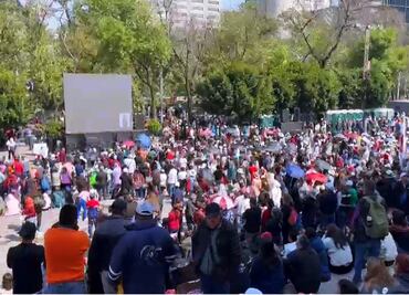 Simpatizantes esperan afuera del Auditorio Nacional para el informe de Clara Brugada a 100 días de su gobierno