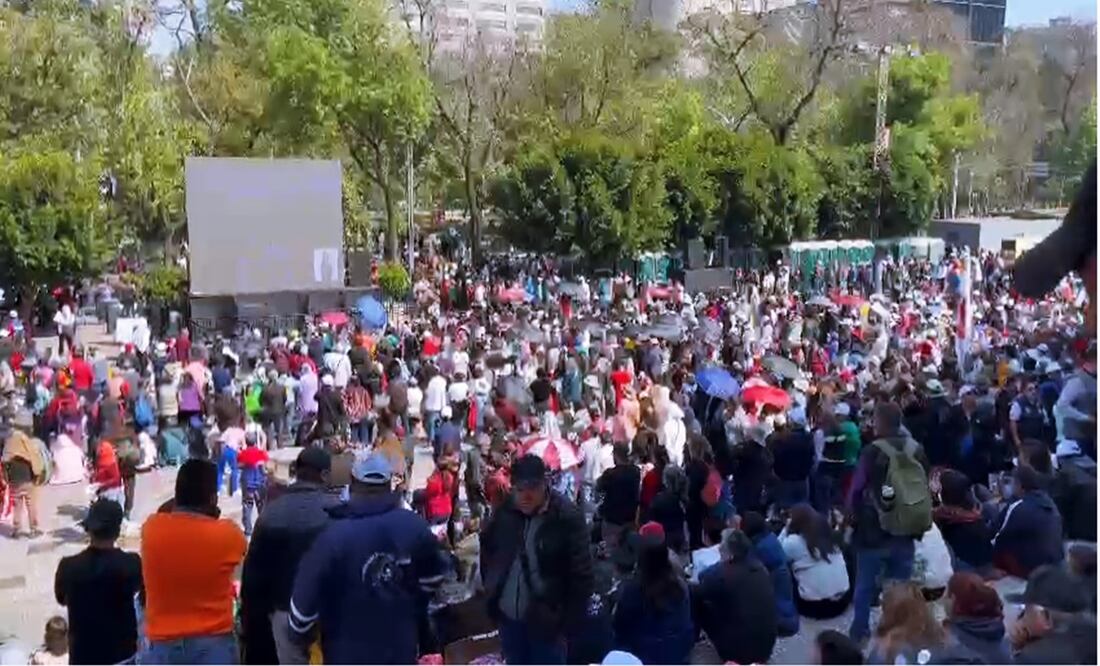 Simpatizantes esperan afuera del Auditorio Nacional para el informe de Clara Brugada a 100 días de su gobierno. Foto: Captura de pantalla