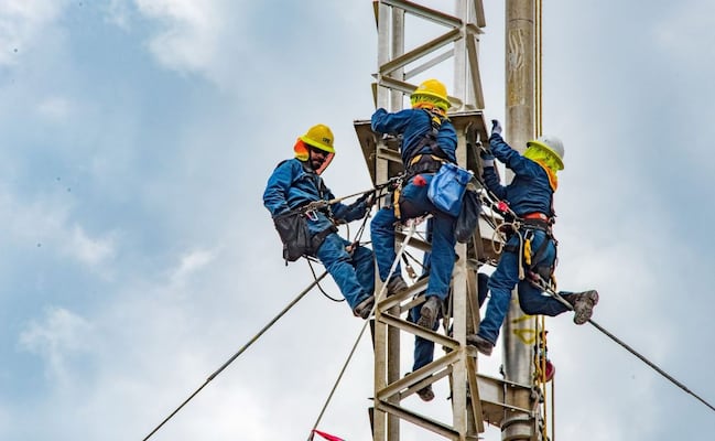 Sismo de este 2 de enero deja sin luz a más de 6 mil personas, informa CFE; trabajadores restablecen servicio en un 99%