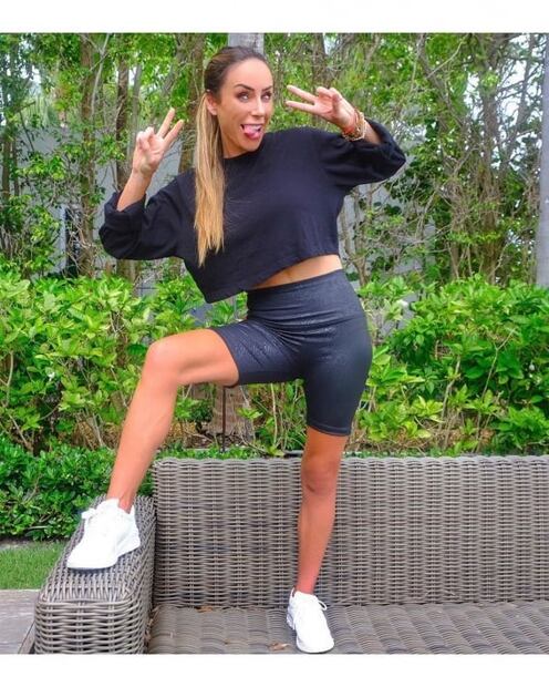 Como Eiza González, Inés Gómez Mont presume figura en biker shorts