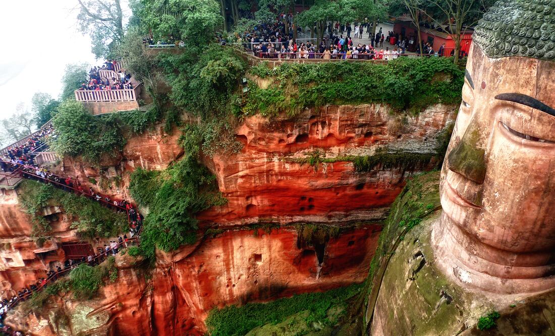 Hay 250 escalones para subir a ver al Buda. (Foto: Istock)