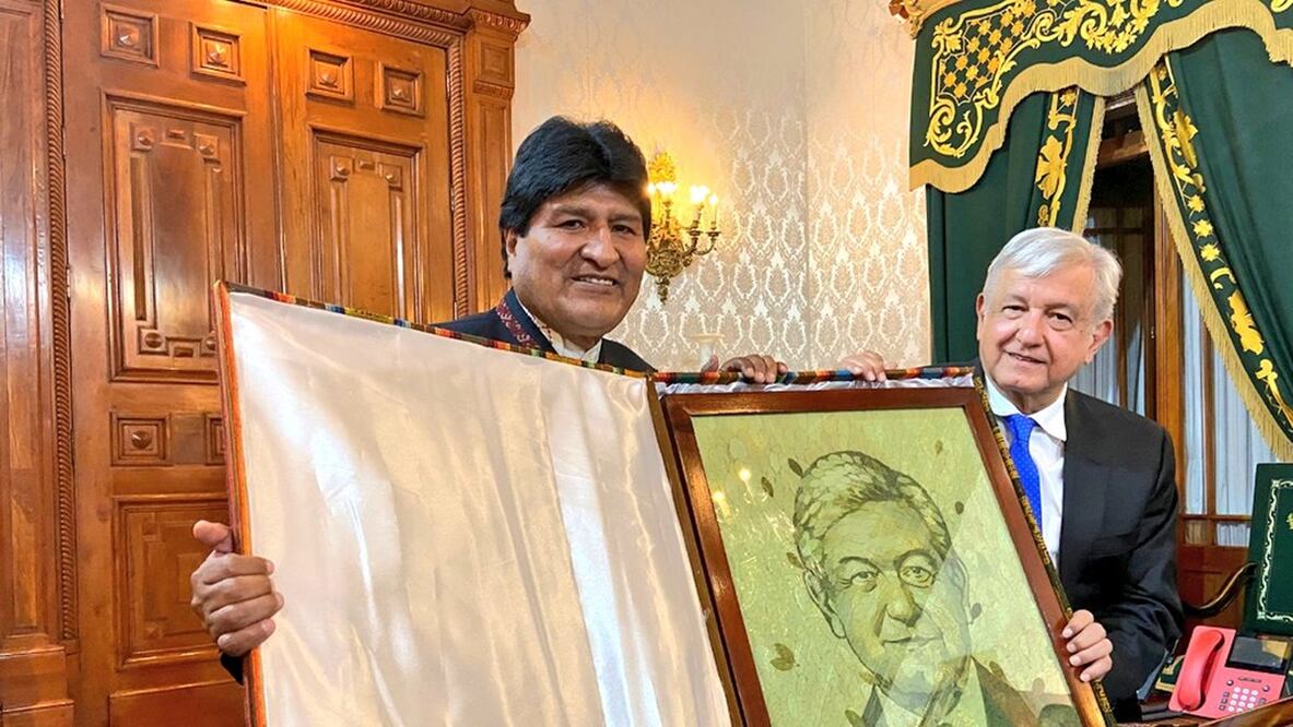 El exmandatario de Bolivia, Evo Morales, con el presidente mexicano, Andrés Manuel López Obrador. Foto: X (@evoespueblo)