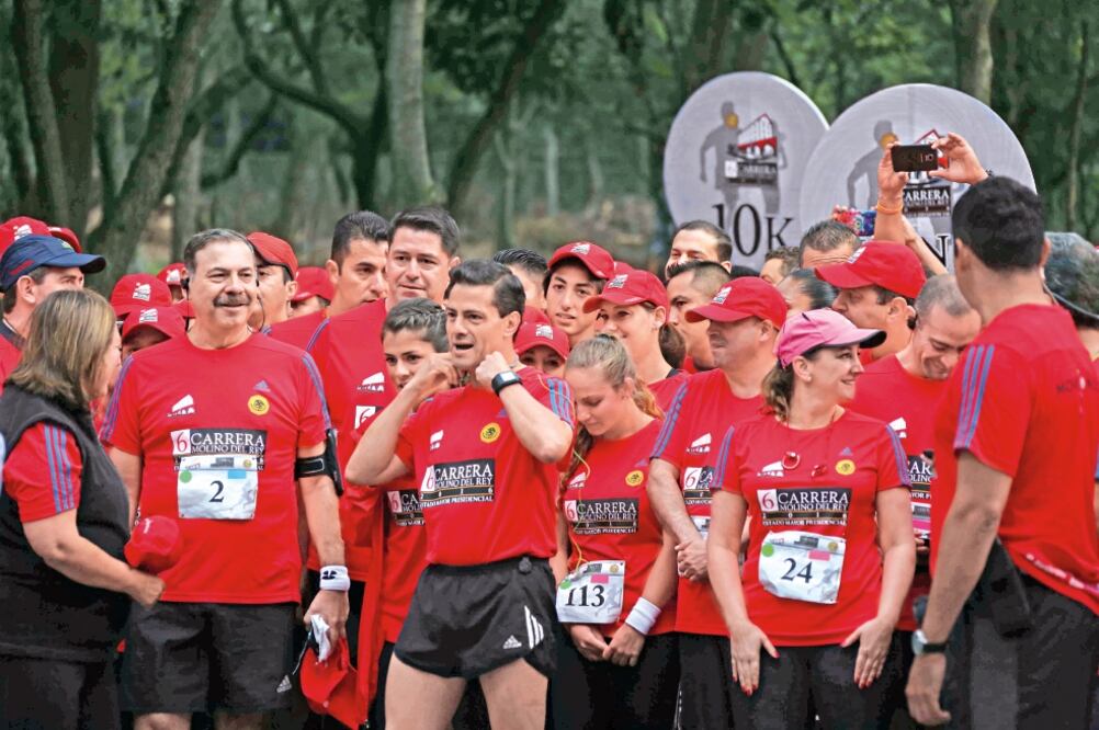 Xochitl Gálvez, delegada en Miguel Hidalgo; Roberto Miranda, jefe del EMP; Paulina Peña; Enrique Peña Nieto, presidente de México, y la canciller Claudia Ruiz Massieu (VALENTE ROSAS. EL UNIVERSAL)