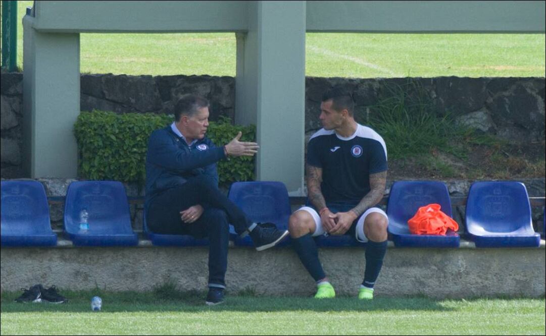 Ricardo Peláez y Milton Caraglio durante el entrenamiento de Cruz Azul. FOTO/IMAGO7