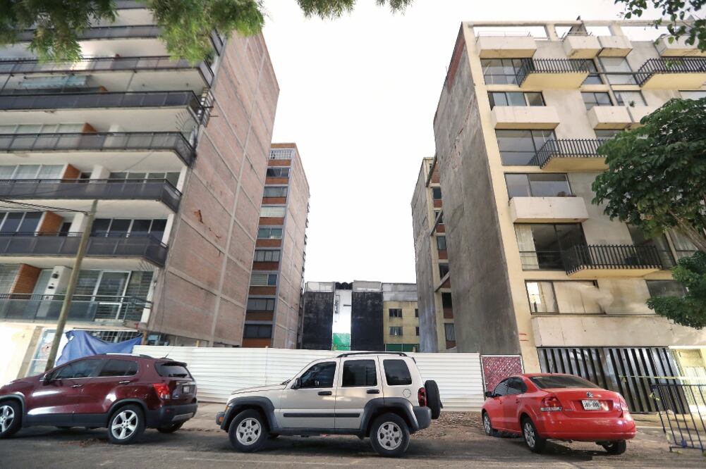 En Patricio Sanz 37, en la colonia del Valle Norte, delegación Benito Juárez, se gastaron 13 millones 174 mil 110 pesos en la demolición del inmueble que tenía fallas estructurales (VALENTE ROSAS. EL UNIVERSAL)