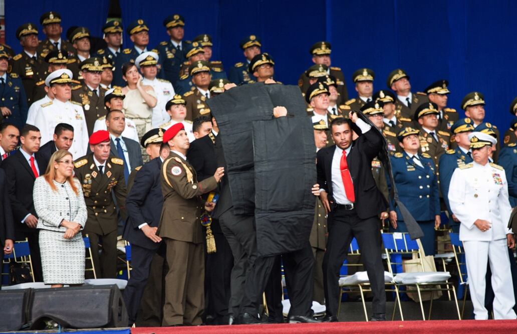 El incidente tuvo lugar cuando Maduro pronunciaba un discurso ante cientos de militares con motivo del aniversario de la Guardia Nacional. Foto: Xinhua