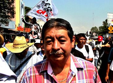 Líder de la CNTE es hospitalizado