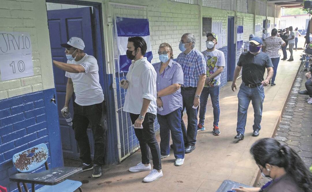 Nicaragüenses participaron en las elecciones municipales, en Managua. Foto: Jorge Torres/EFE