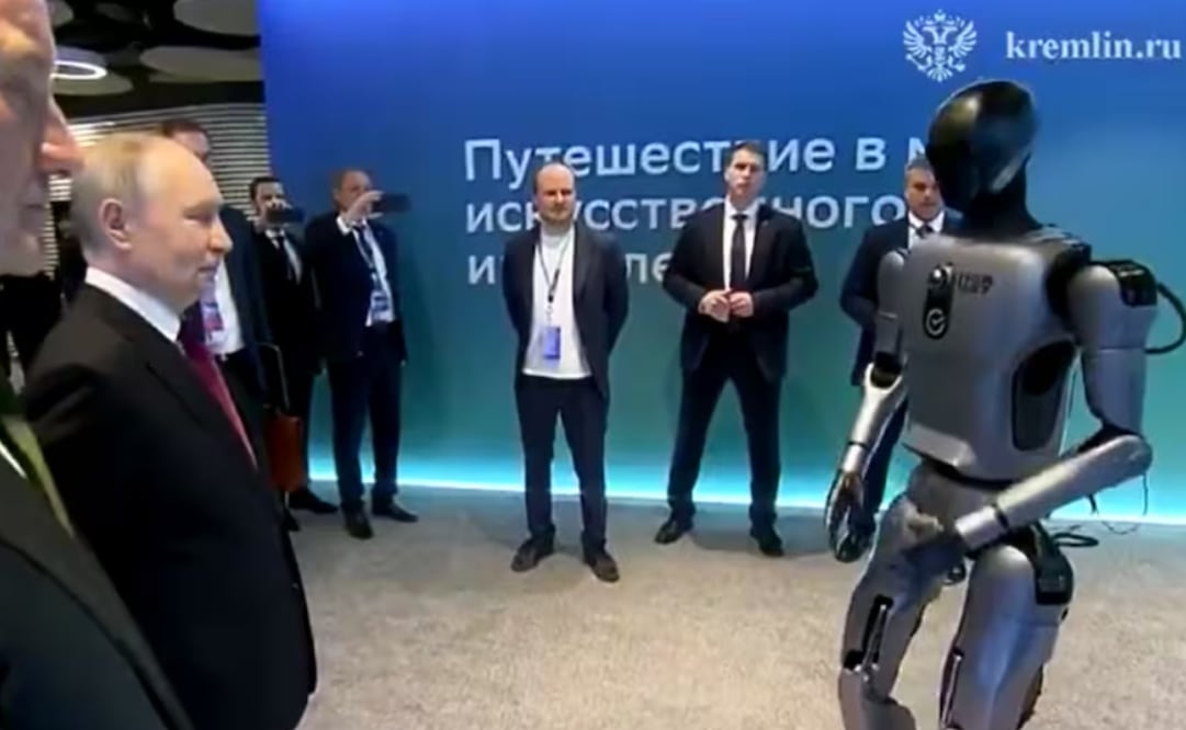 Robot con inteligencia artificial baila para Vladimir Putin. Foto: captura de pantalla