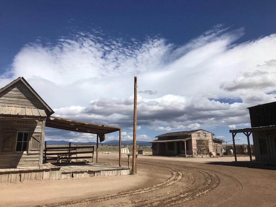 Asistente que le entregó arma a Baldwin fue despedido por accidente previo