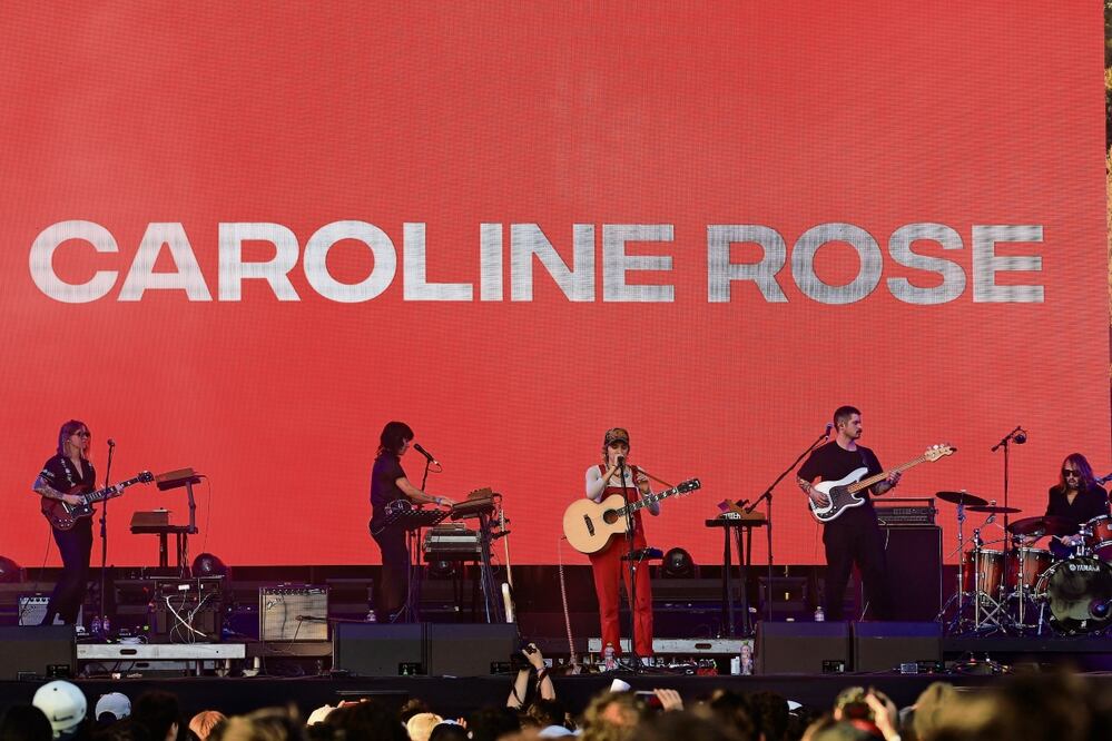 La cantante estadounidense Caroline Rose comenzó a animar a los asistentes. Foto: Fernanda Rojas/El Universal