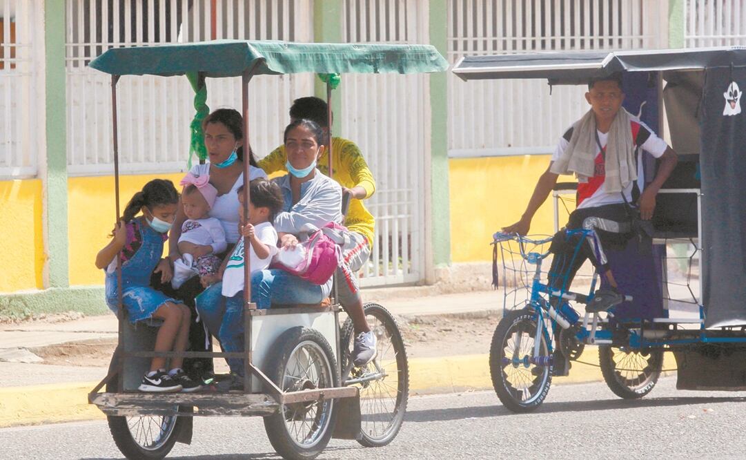 Una familia venezolana en Maracaibo, Zulia. Más de 22 millones de personas no pueden cubrir el costo de una mínima nutrición. Foto: Luis Bravo/ AFP.