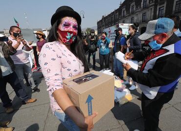 Entregan despensas a músicos, artistas callejeros y payasos que quedaron sin trabajo