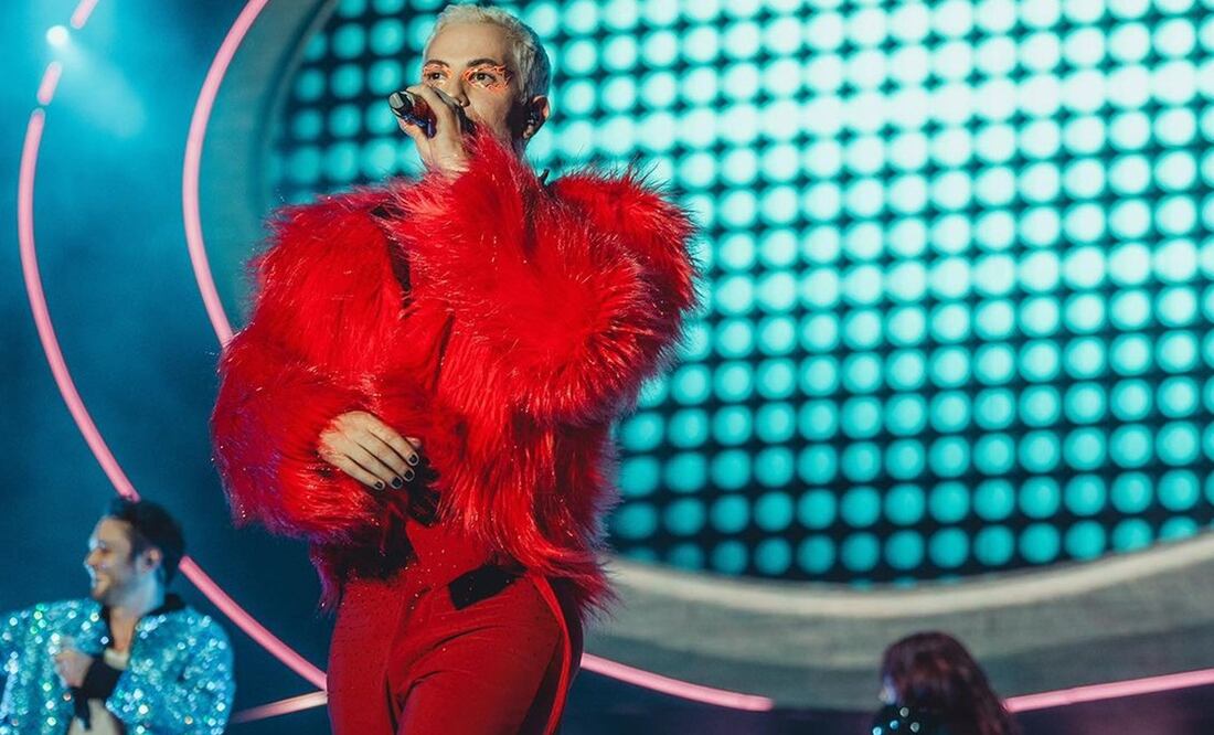 El cantante causó polémica por los vestuarios que usó en el primer concierto de RBD. Foto: Instagram