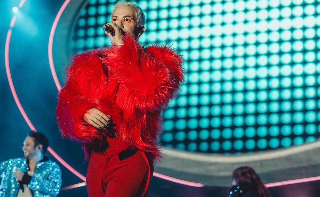 El cantante causó polémica por los vestuarios que usó en el primer concierto de RBD. Foto: Instagram