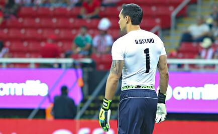 Rodolfo Cota se solidariza con Ustari en Clásico Tapatío