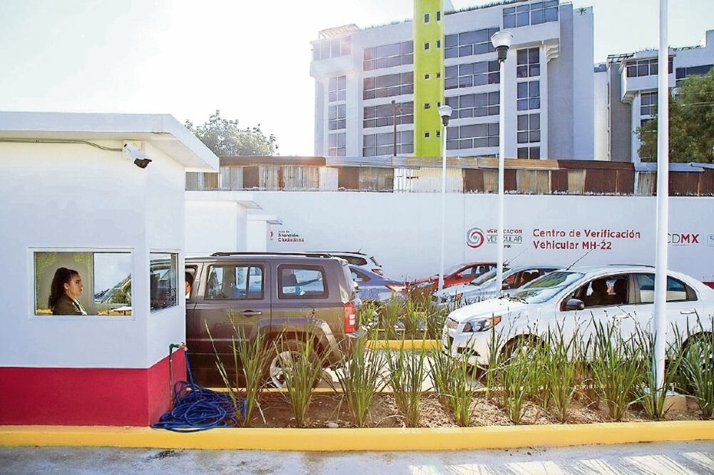 Este lunes se reactivó el Programa de Verificación Vehicular, luego de que fuera suspendido con el objetivo de renovar los permisos de operación y garantizar que los nuevos verificentros contaran con el sistema de revisión actualizado (ESPECIA)