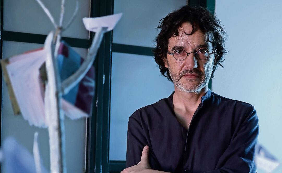 El poeta Alejandro Tarrab hace ya una estancia en la Casa del Poeta Ramón López Velarde para terminar de escribir su nuevo libro. Fernanda Rojas / EL UNIVERSAL