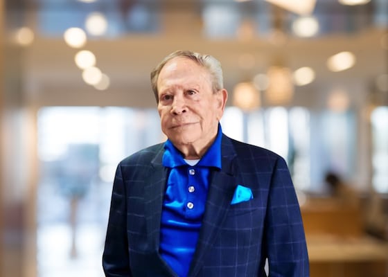 César Pereda, presidente del Consejo de Grupo PERC, recibe el Doctorado Honoris Causa