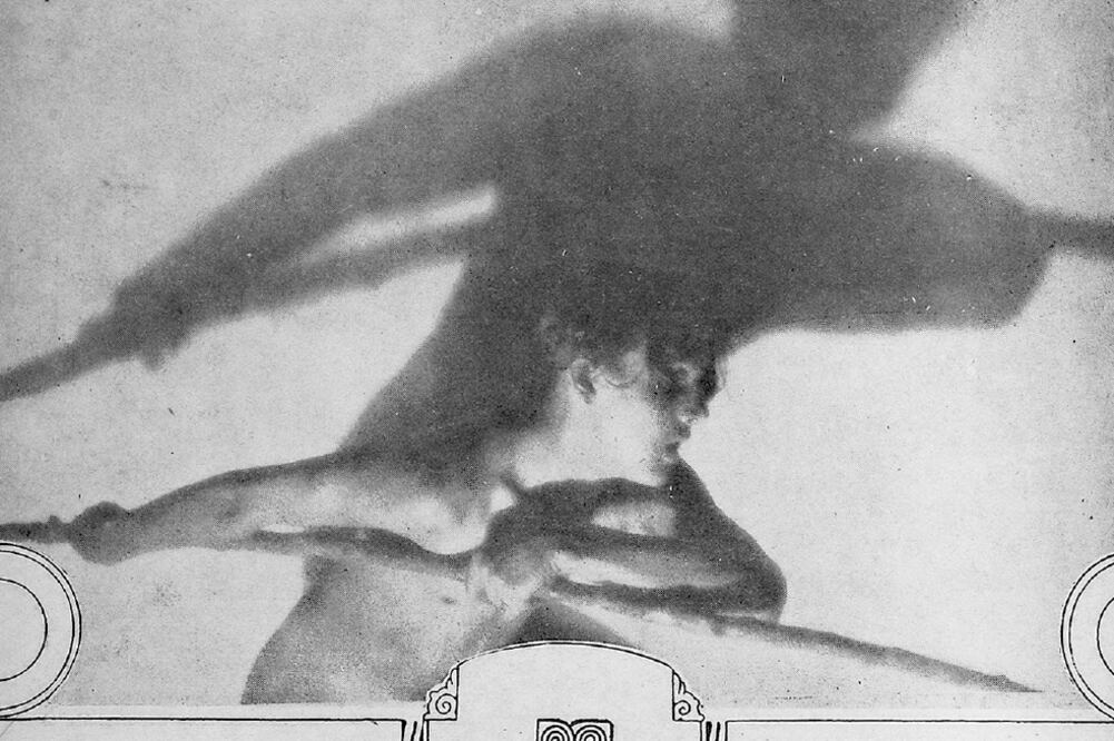 Imagen del 30 de diciembre de 1926 en el fotorreportaje Maravillas fotográficas, donde Smarth creó un juego de sombras (ARCHIVO EL UNIVERSAL)