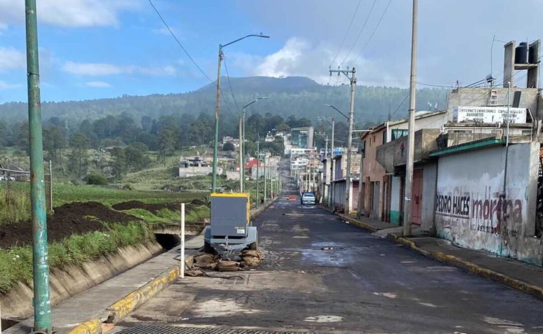 El jefe de Gobierno capitalino mostró una fotografía en donde se observa una de las avenidas de aquella colonia en donde ya no hay presencia de agua. Foto: Twitter @martibatres