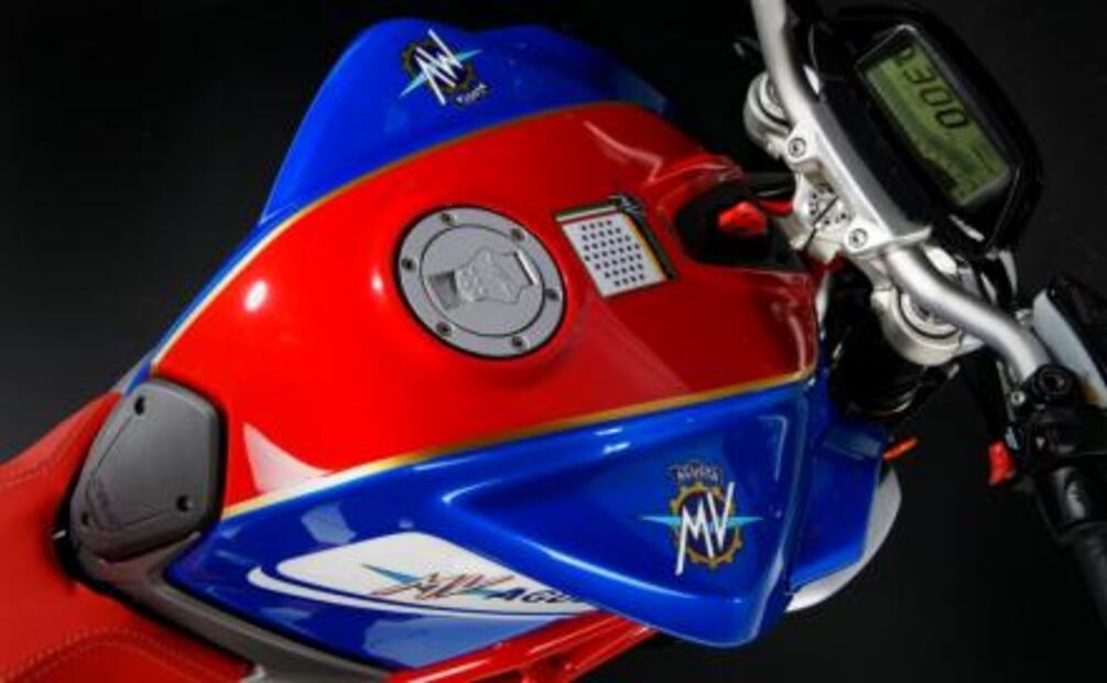 MV Agusta Brutale 800 America: arma imperial