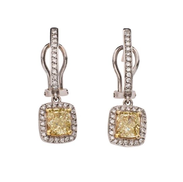 La pareja de la cómoda francesa