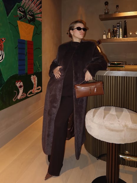 Sofia Richie en look monocromático. Foto: Instagram @sofiagrainge