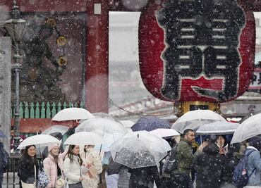 Fuerte nevada en Tokio y centro de Japón causa cancelación de vuelos y autopistas cerradas