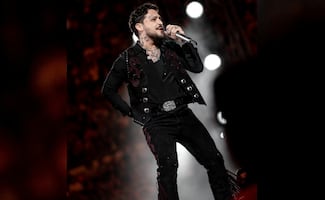 Christian Nodal cautiva a sus fans en Plaza de Toros; Ángela Aguilar acompaña a su esposo en el escenario