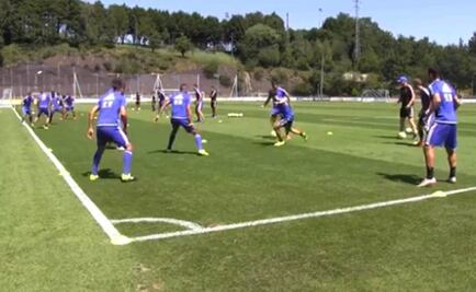 Vela y Reyes convocados por la Real  