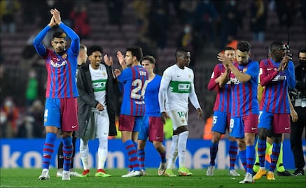 Barcelona sufre pero derrota en casa al Elche