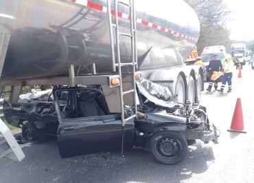 Tráiler sin frenos impacta varios autos en autopista Toluca- Atlacomulco; deja 3 muertos y 6 lesionados