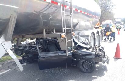 Tráiler sin frenos impacta varios autos en autopista Toluca- Atlacomulco; deja 3 muertos y 6 lesionados